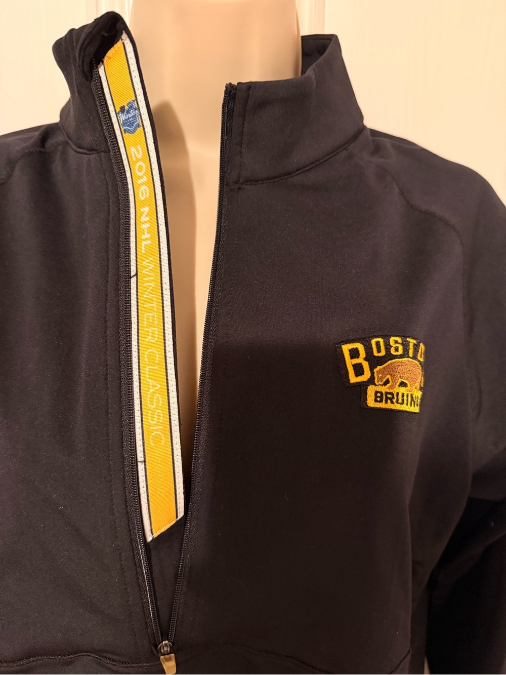 Women’s Boston Bruins Black 1/4 -Zip Pullover Winter Classic 2016